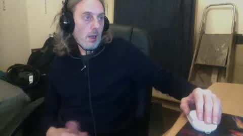 Snapshot of bangintoleather chatting on October 12, 3:00 am bangintoleather online show from October 12, 3:00 am