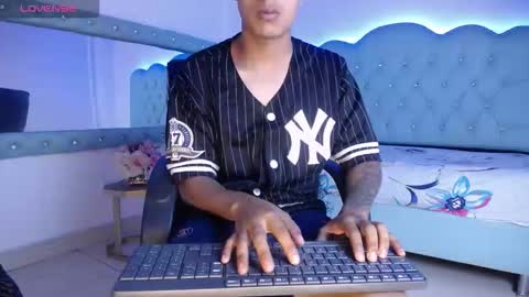 Snapshot of bastian_jonnes chatting on October 19, 5:01 am Bastian online show from October 19, 5:01 am