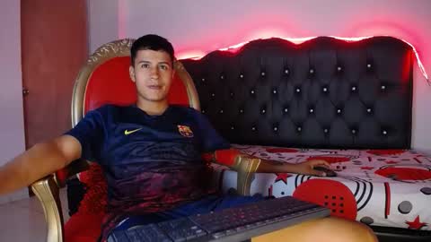 Snapshot of bastian_jonnes chatting on October 16, 3:25 am Bastian online show from October 16, 3:25 am