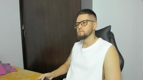 bastianwatson10 online show from November 3, 4:31 pm