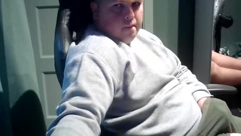 Snapshot of bawly13 chatting on October 15, 8:11 am ray online show from October 15, 8:11 am