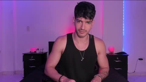 Snapshot of bbbeachboy chatting on February 9, 9:06 pm Valentino online show from February 9, 9:06 pm