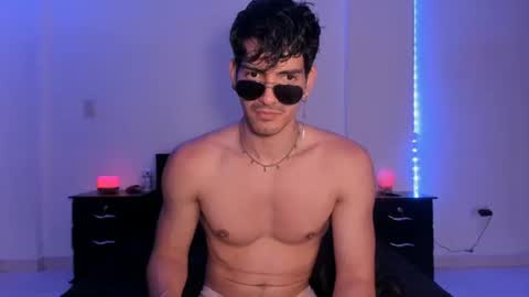 Snapshot of bbbeachboy chatting on January 15, 10:02 pm Valentino online show from January 15, 10:02 pm