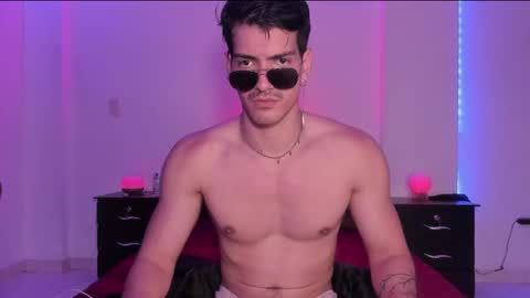 Snapshot of bbbeachboy chatting on February 21, 9:22 pm Valentino online show from February 21, 9:22 pm