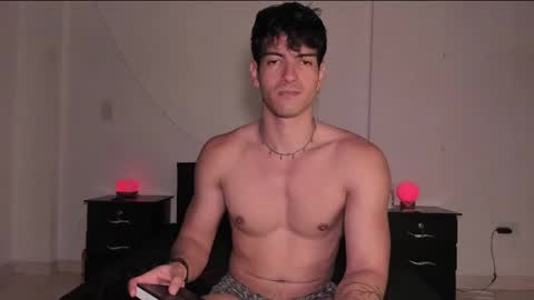 Snapshot of bbbeachboy chatting on March 12, 9:35 pm Valentino online show from March 12, 9:35 pm