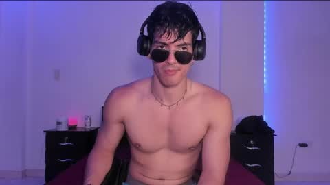 Snapshot of bbbeachboy chatting on March 5, 9:39 pm Valentino online show from March 5, 9:39 pm