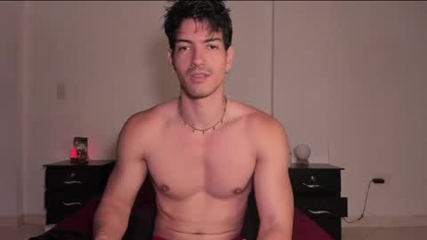Snapshot of bbbeachboy chatting on March 8, 9:18 pm Valentino online show from March 8, 9:18 pm