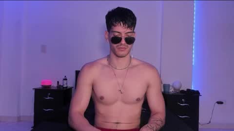 Snapshot of bbbeachboy chatting on February 4, 9:31 pm Valentino online show from February 4, 9:31 pm