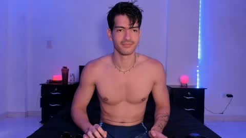Snapshot of bbbeachboy chatting on January 4, 9:31 pm Valentino online show from January 4, 9:31 pm