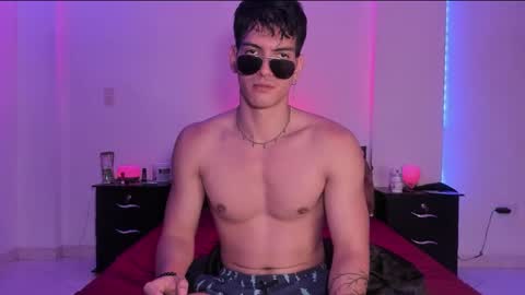 Snapshot of bbbeachboy chatting on February 13, 10:22 pm Valentino online show from February 13, 10:22 pm