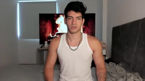 Snapshot of bbbeachboy chatting on October 15, 10:17 pm Valentino online show from October 15, 10:17 pm