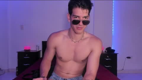 Snapshot of bbbeachboy chatting on February 27, 9:25 pm Valentino online show from February 27, 9:25 pm