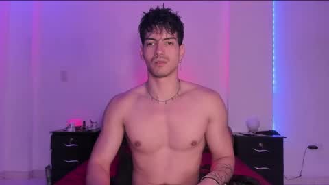 Snapshot of bbbeachboy chatting on February 18, 9:09 pm Valentino online show from February 18, 9:09 pm