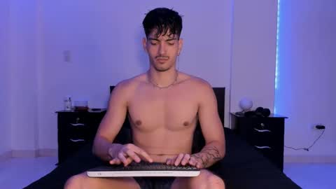 Snapshot of bbbeachboy chatting on December 10, 9:11 pm Valentino online show from December 10, 9:11 pm