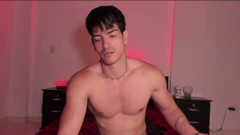 Snapshot of bbbeachboy chatting on March 7, 9:17 pm Valentino online show from March 7, 9:17 pm