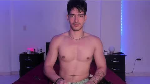 Snapshot of bbbeachboy chatting on February 19, 9:14 pm Valentino online show from February 19, 9:14 pm