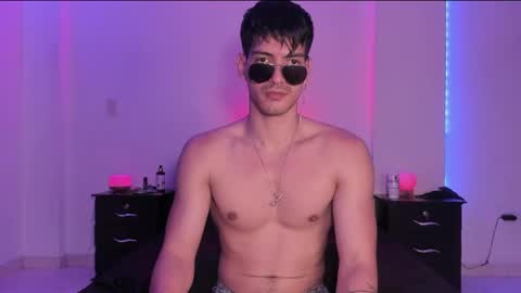 Snapshot of bbbeachboy chatting on February 7, 9:15 pm Valentino online show from February 7, 9:15 pm