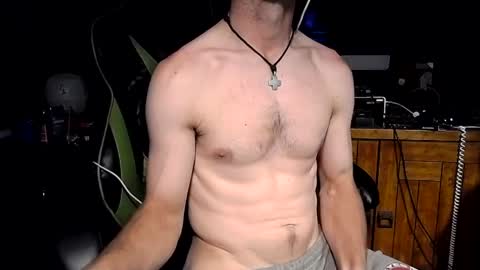 bchillin28 online show from May 4, 6:53 pm