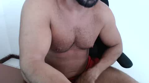 Snapshot of beard_top_guy chatting on February 4, 2:10 pm Beard Guy online show from February 4, 2:10 pm