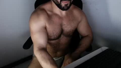 Snapshot of beard_top_guy chatting on September 16, 9:37 pm Beard Guy online show from September 16, 9:37 pm