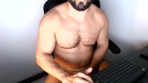 Snapshot of beard_top_guy chatting on October 8, 8:24 pm Beard Guy online show from October 8, 8:24 pm