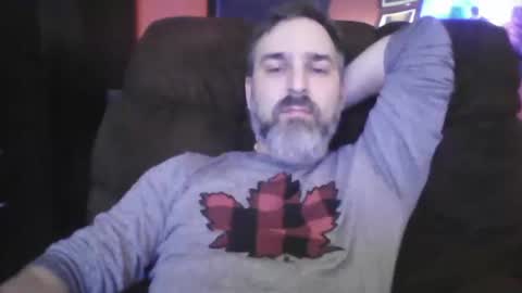 Snapshot of beardedambition chatting on January 3, 3:27 am beardedambition online show from January 3, 3:27 am