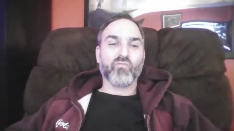 Snapshot of beardedambition chatting on March 4, 12:50 am beardedambition online show from March 4, 12:50 am