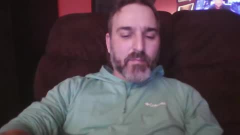 Snapshot of beardedambition chatting on March 7, 4:45 am beardedambition online show from March 7, 4:45 am
