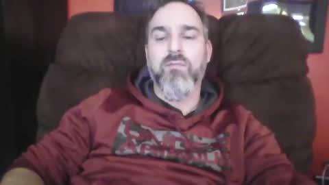 Snapshot of beardedambition chatting on December 28, 4:08 am beardedambition online show from December 28, 4:08 am