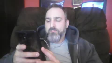 Snapshot of beardedambition chatting on December 8, 4:14 am beardedambition online show from December 8, 4:14 am