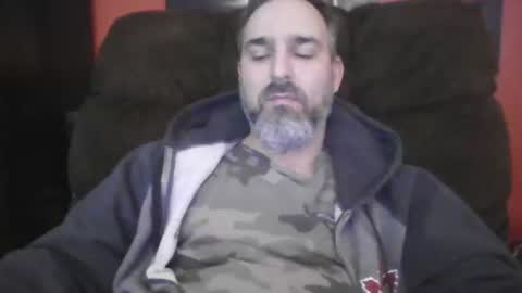 Snapshot of beardedambition chatting on December 20, 3:25 am beardedambition online show from December 20, 3:25 am