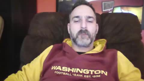 Snapshot of beardedambition chatting on January 24, 4:37 am beardedambition online show from January 24, 4:37 am