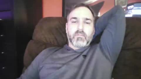 Snapshot of beardedambition chatting on February 23, 1:27 pm beardedambition online show from February 23, 1:27 pm