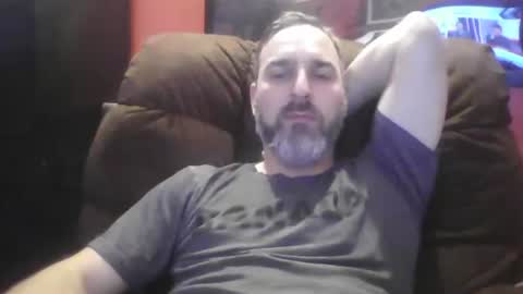 Snapshot of beardedambition chatting on December 2, 10:43 pm beardedambition online show from December 2, 10:43 pm