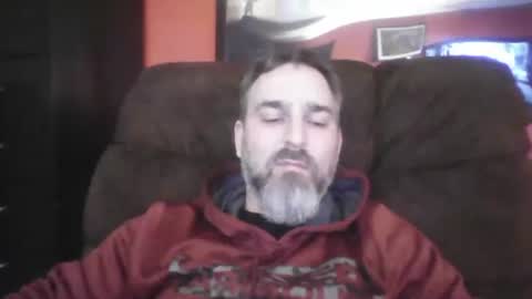 Snapshot of beardedambition chatting on December 21, 3:47 am beardedambition online show from December 21, 3:47 am