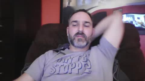 Snapshot of beardedambition chatting on January 31, 4:58 am beardedambition online show from January 31, 4:58 am