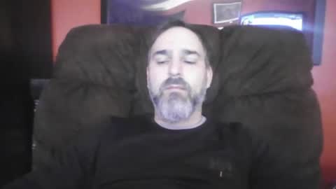 Snapshot of beardedambition chatting on December 20, 1:54 pm beardedambition online show from December 20, 1:54 pm
