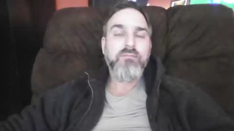 Snapshot of beardedambition chatting on December 29, 3:44 am beardedambition online show from December 29, 3:44 am