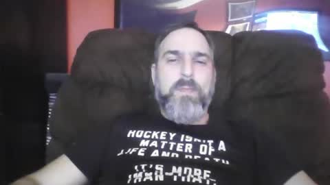 Snapshot of beardedambition chatting on December 18, 2:10 am beardedambition online show from December 18, 2:10 am