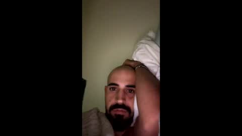 Snapshot of beardedbaldy_09 chatting on October 2, 9:41 pm Ask me online show from October 2, 9:41 pm
