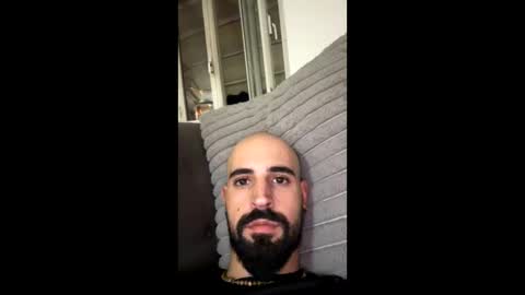 Snapshot of beardedbaldy_09 chatting on October 18, 4:23 pm Ask me online show from October 18, 4:23 pm