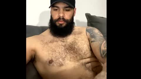 Snapshot of beardmax chatting on October 18, 6:51 am Min online show from October 18, 6:51 am
