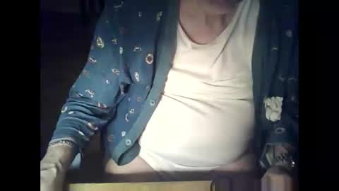 Snapshot of bekklove1 chatting on February 1, 2:37 am bekklove1 online show from February 1, 2:37 am