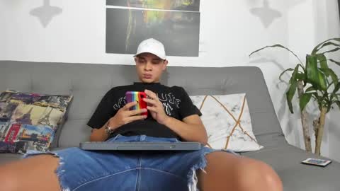 independent model online show from March 6, 11:58 am