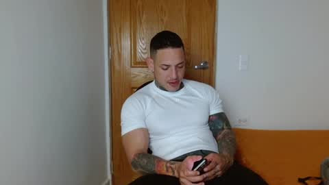 Snapshot of benjamin_isaac chatting on February 24, 10:58 pm benjamin_isaac online show from February 24, 10:58 pm