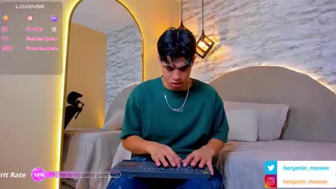 Snapshot of benjamin_more chatting on October 6, 12:32 pm BENJAMIN online show from October 6, 12:32 pm