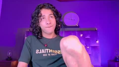 Snapshot of benjifiore_ chatting on October 16, 10:51 pm BENJI FIORE online show from October 16, 10:51 pm