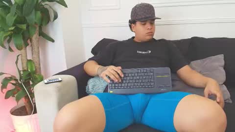 Snapshot of bennett_alejoo chatting on October 16, 9:01 pm bennett_alejoo online show from October 16, 9:01 pm