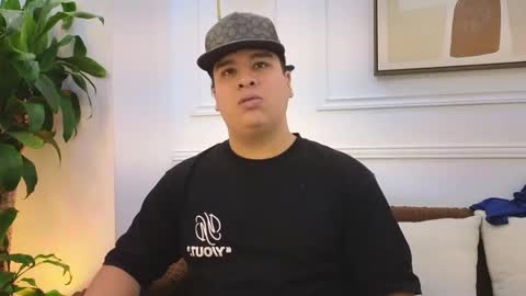 bennett_alejoo online show from April 22, 7:07 pm