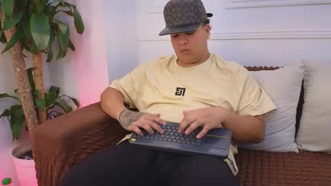 bennett_alejoo online show from April 10, 6:59 pm